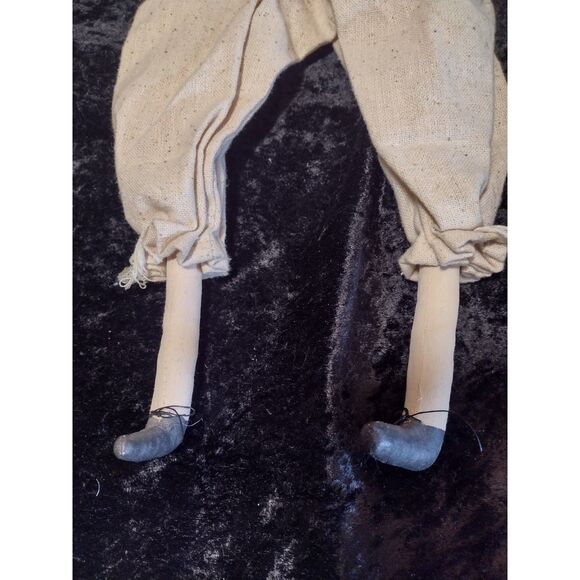 Vintage Primitive Folk Art Beekeeper Tender Heart Treasures‎ Honey Bee Doll 2001 - Picture 7 of 11